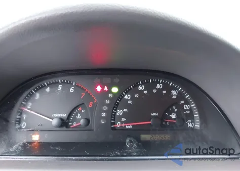 2004 Toyota Camry Le z USA, uszkodzony, nr VIN 4T1BE32K74U829796